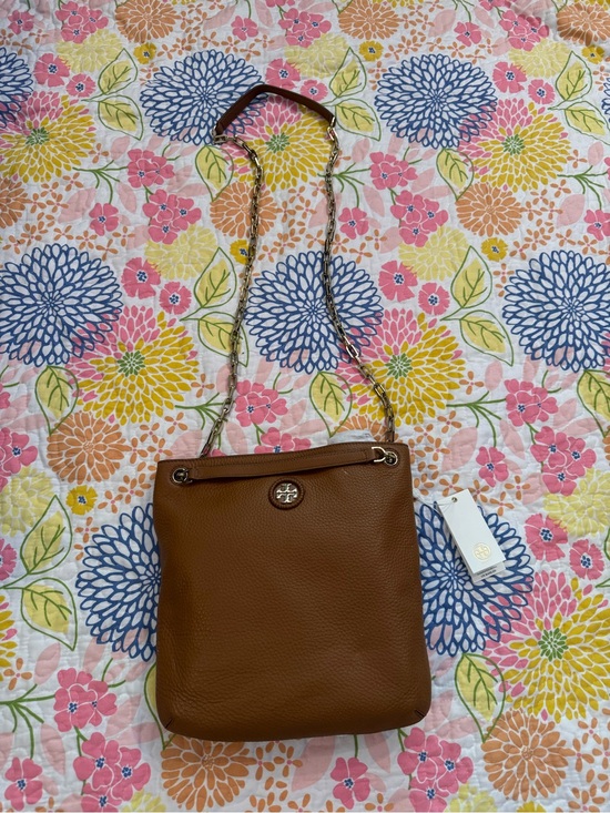 Tory Burch Handbags - NWT Tory Burch Whipstitch Logo
Swingpack Leather Shoulder Bag
Crossbody